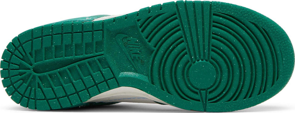 Soles of Nike Dunk Low Disrupt 2 "Malachite" (Women's) au.sell store