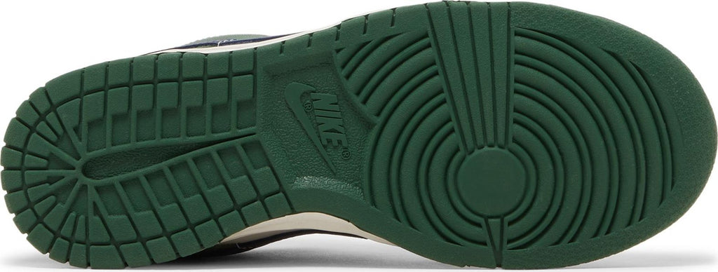 Soles of Nike Dunk Low "Gorge Green" (Women's) au.sell store