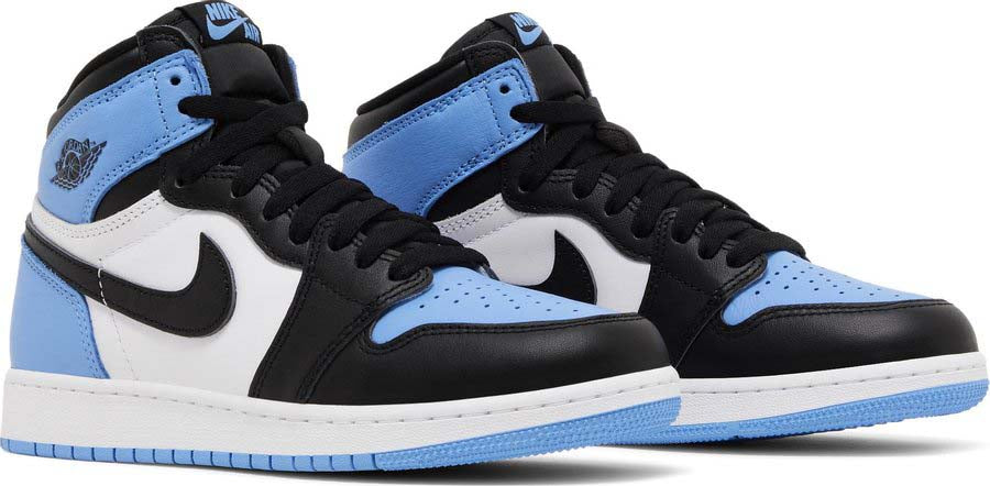 Both Sides of the Nike Air Jordan 1 High OG "UNC Toe" (GS) - au.sell store