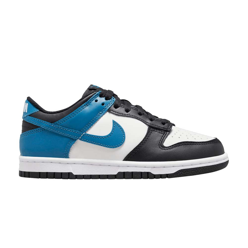 The Nike Dunk Low White Blue Black arrives with a white base, contrasted by black with blue on the Swoosh, heel and tongue.