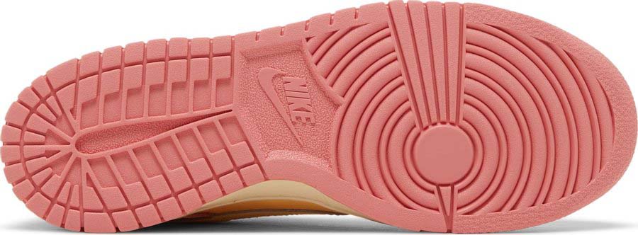 Soles of Nike Dunk Low "Strawberry Peach Cream" (GS) au.sell store