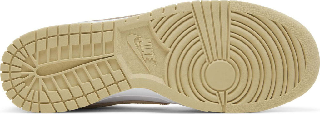 Soles of Nike Dunk Low "Team Gold" au.sell